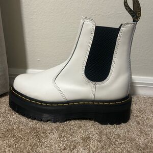 2976 Quad Platform Chelsea Boot (Women)